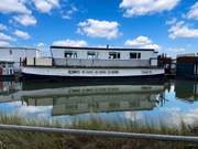 Spacious Floating Home on Residential Mooring - Bobbys Girl