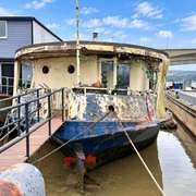 Spacious 112ft Floating Home on Residential Mooring - Moonlight